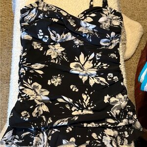 Lands' End Black and White Floral Tankini swim top